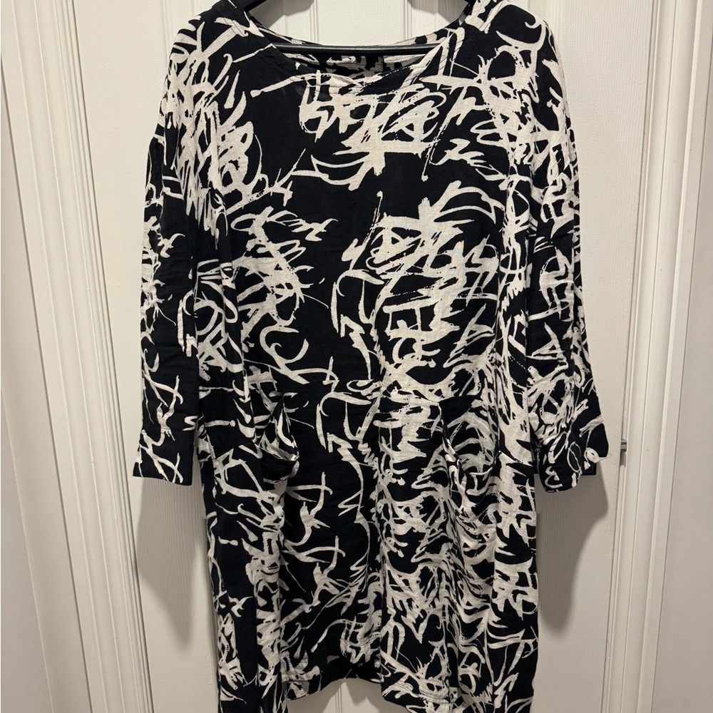 Black and White Abstract Print Dress
